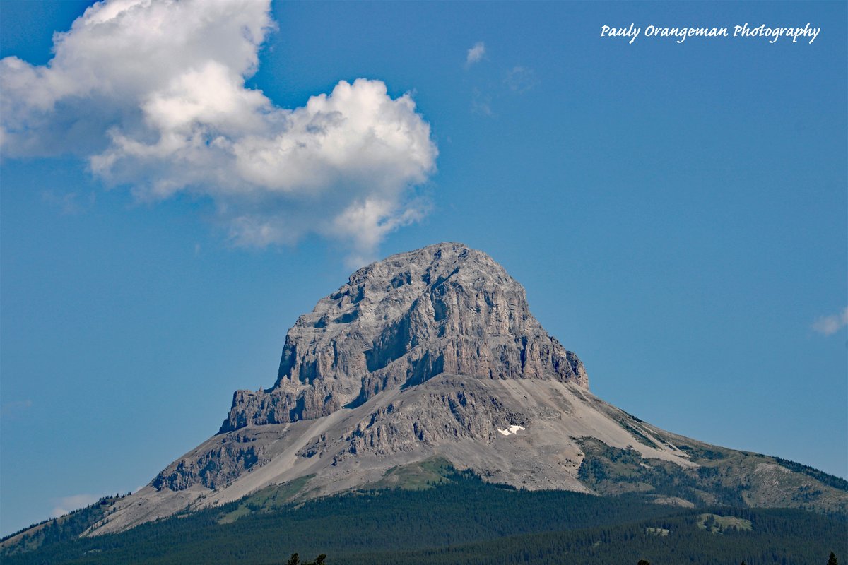 P_Orangephoto's tweet photo. #PhotoshopFun: Here are at the Crowsnest Mountain, in the Crowsnest Pass, Alberta, Canada. There should be a lot of crows out there, right?
Featuring VTuber: #Dokibird in bird form
#jkterjter #crowki #dragoons #ENVutber https://t.co/mZkozLv0PY