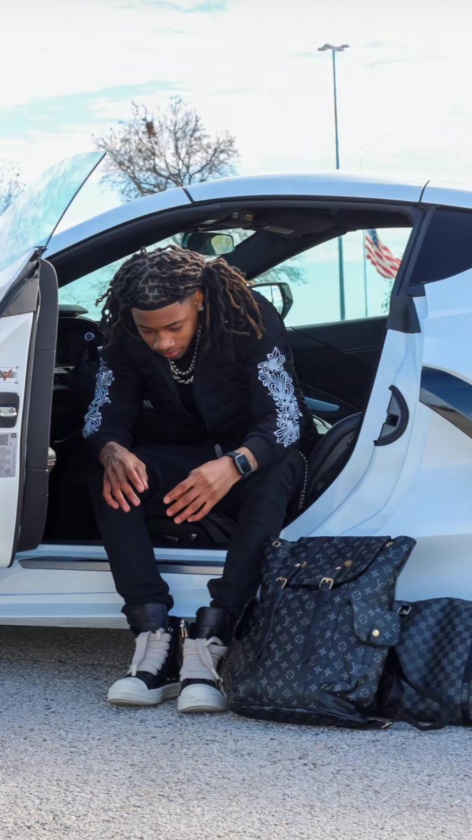 motionfirst_0's tweet image. Bigger than yo fav💰