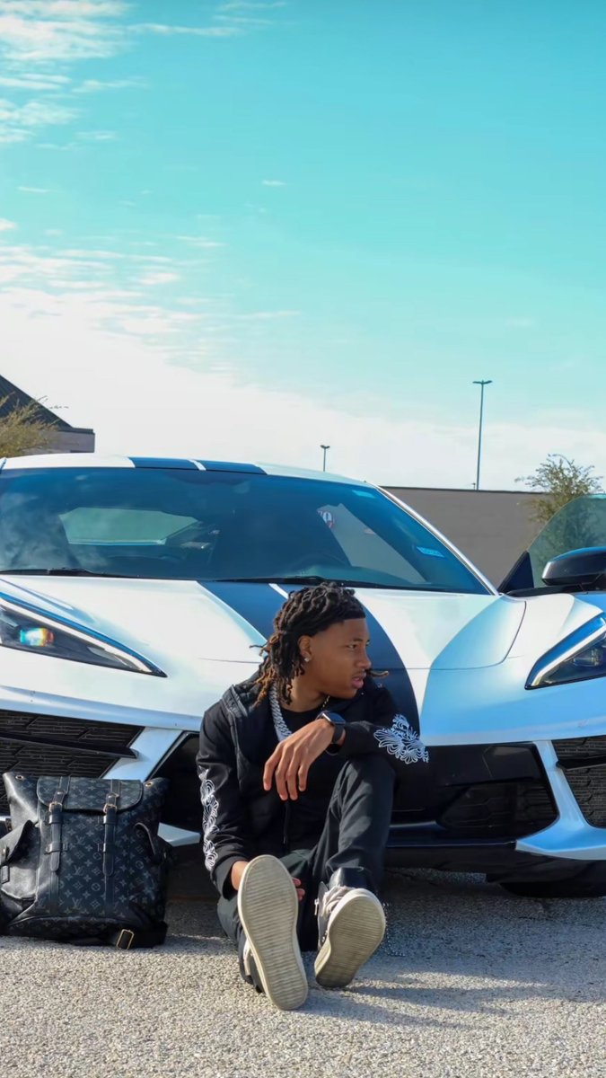 motionfirst_0's tweet image. Bigger than yo fav💰