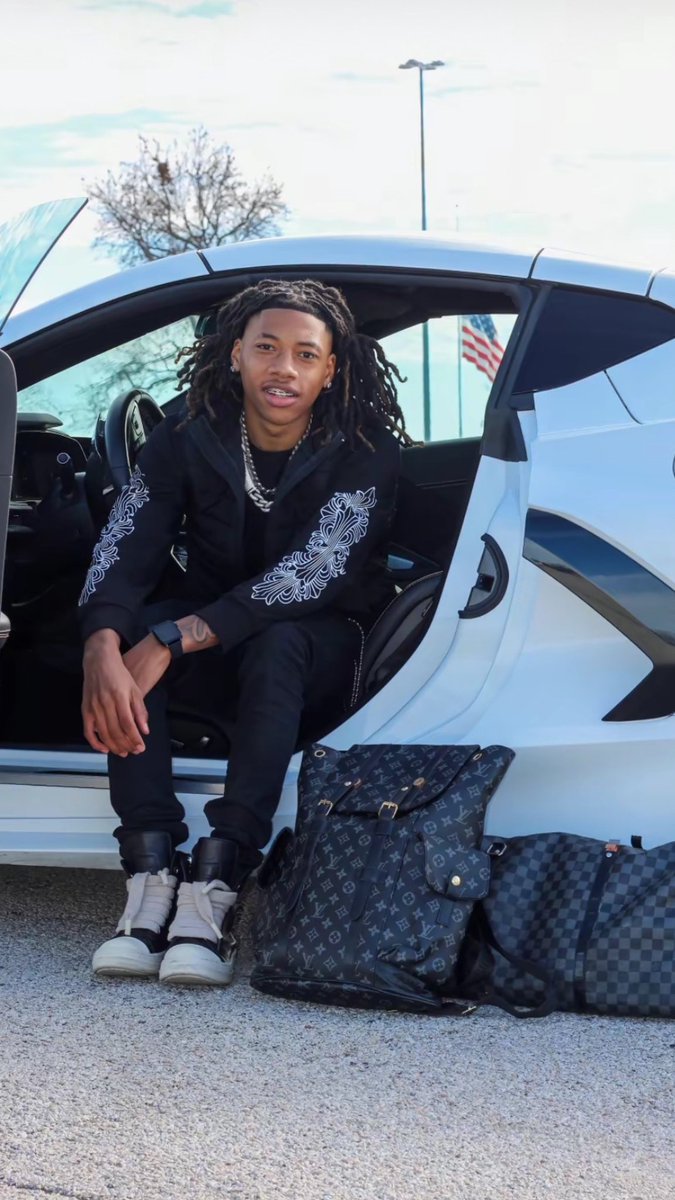 motionfirst_0's tweet image. Bigger than yo fav💰