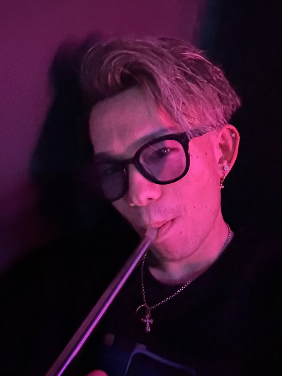 choko_macho's tweet photo. シーシャ吸ってる時の口キモくない？笑 https://t.co/WA2h80X1eH