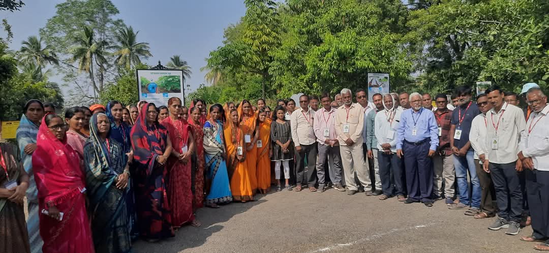 BDJade1's tweet image. अब चर्चा तो होगी !
चर्चा मे है मक्का फसल !!
सारी ओर मक्का है चर्चा मे...
किसानोंकी उम्मीद !!!
मक्का उपज १०० कुंतल प्रती एकड |
जुडीए हमसे और जानीए बहुत कुछ|
- डॉ.बी डी जडे, 
वरीष्ठ कृषी वैज्ञानिक,
जैन इरीगेशन सिस्टीम्स लि.
#AjitJisl #Anil_JISL #JainIrrigation 
#DDKisan #DDSahyadri