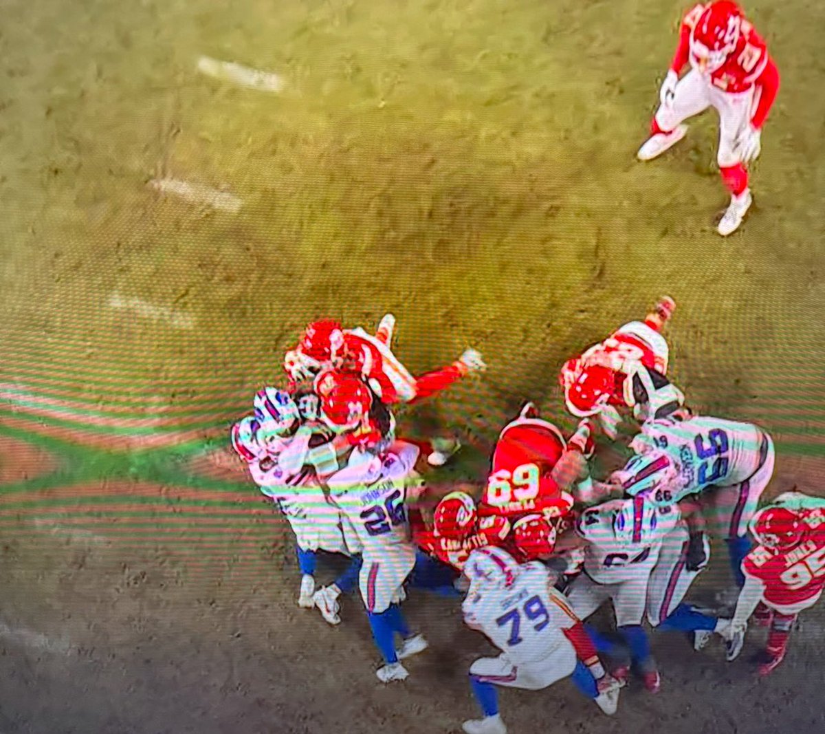 winfield_malik's tweet photo. @_RealEstateGuy_ @bradyfeldhaus @NFL Here you go there’s a better angle for you, you still gonna say it didn’t cross? https://t.co/1zBoGC3vPl