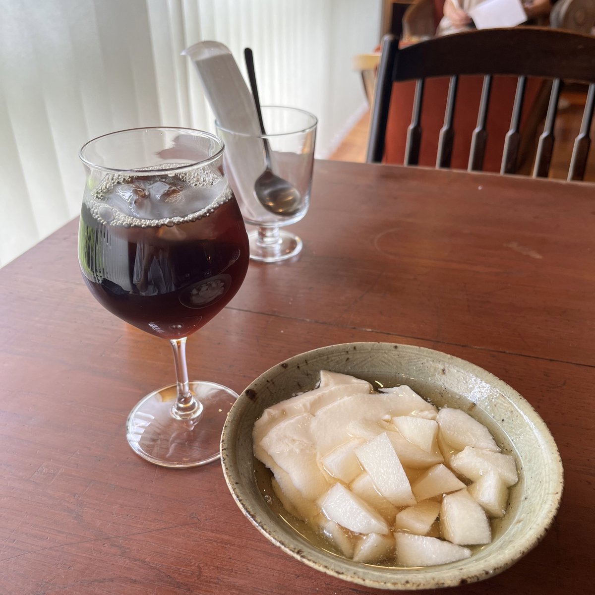 coffee_or_some's tweet photo. ミトカでアイスコーヒーと豆花。初めての食べ合わせだけど余裕でおいしい。私の大好物梨トッピングです。本郷だよ。(善光寺から歩くのも良い) https://t.co/DYD5r58FYE