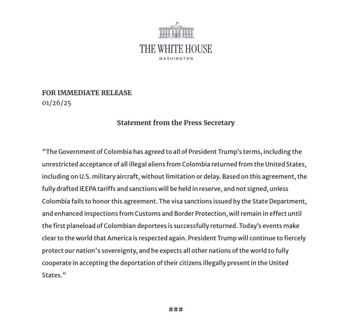 JuanCMerlano's tweet image. 🚨 Informa Casa Blanca que gobierno de Colombia “se acogió a todos los términos del presidente Trump” y que las sanciones y aranceles “se mantendrán en reservas, sin ser firmadas, a menos que Colombia falle en honrar el acuerdo”. 

Se desactiva la bomba pero mensaje es clarísimo