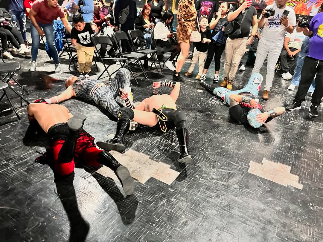 LaTijeraLucha's tweet image. En una batalla en relevos australianos, la tercia técnica de #Obelyus, #SuperAtomo y #Energia cae ante #MedievalI, #MedievalII y #Valverit desde el #StarGym en la función a beneficio de #Maleante…
#latijeraluchalibre