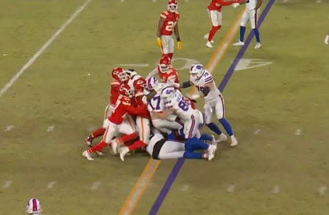 adamhux87's tweet photo. #rigged Need any more proof @NFL @NFLOfficiating https://t.co/I05YmWvfAC