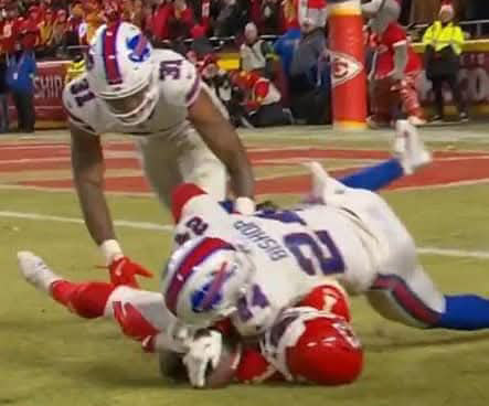 adamhux87's tweet photo. #rigged Need any more proof @NFL @NFLOfficiating https://t.co/I05YmWvfAC