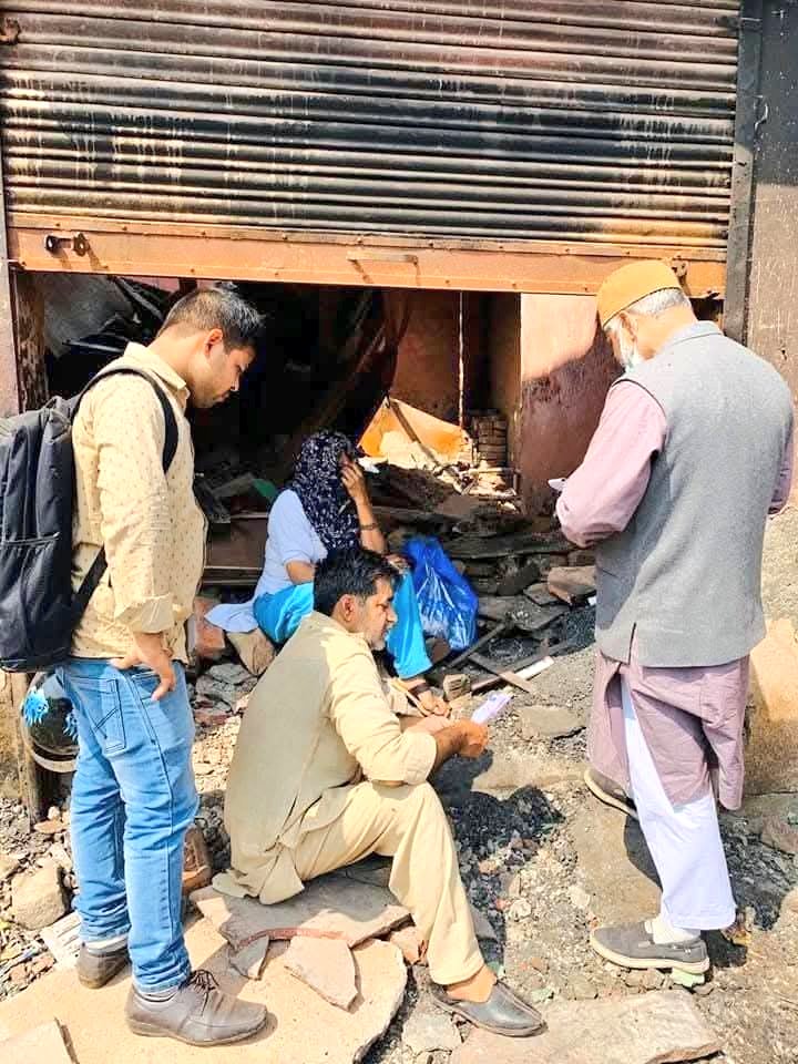 MdMdasrar79's tweet photo. Delhi Dango ke waqt imdaadi madat @asadowaisi Sahab ne bheji thi kejriwal ne nahi.....

@aimim_national @imtiaz_jaleel @HajiRangrez786 @AtifAshar @shoaibJamei @iMohdAnsar https://t.co/g7qG8lb9hG