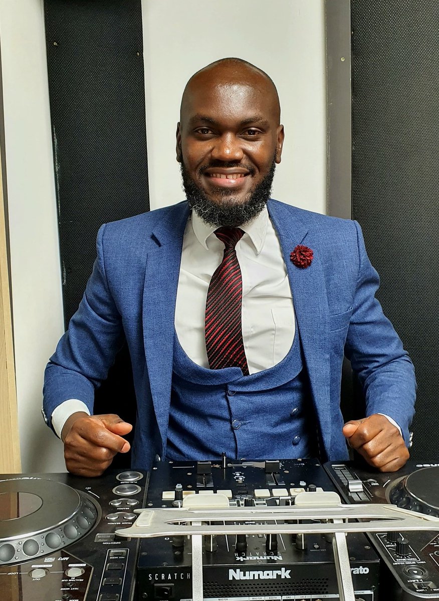 PearlRadioKe's tweet photo. Happy Monday, @DanielAnunda  is here to kick out all your Monday blues, plug in for a good start to your day.

#PearlInTheMorning
#PearlRadioKe https://t.co/ZHg3PH0iCO