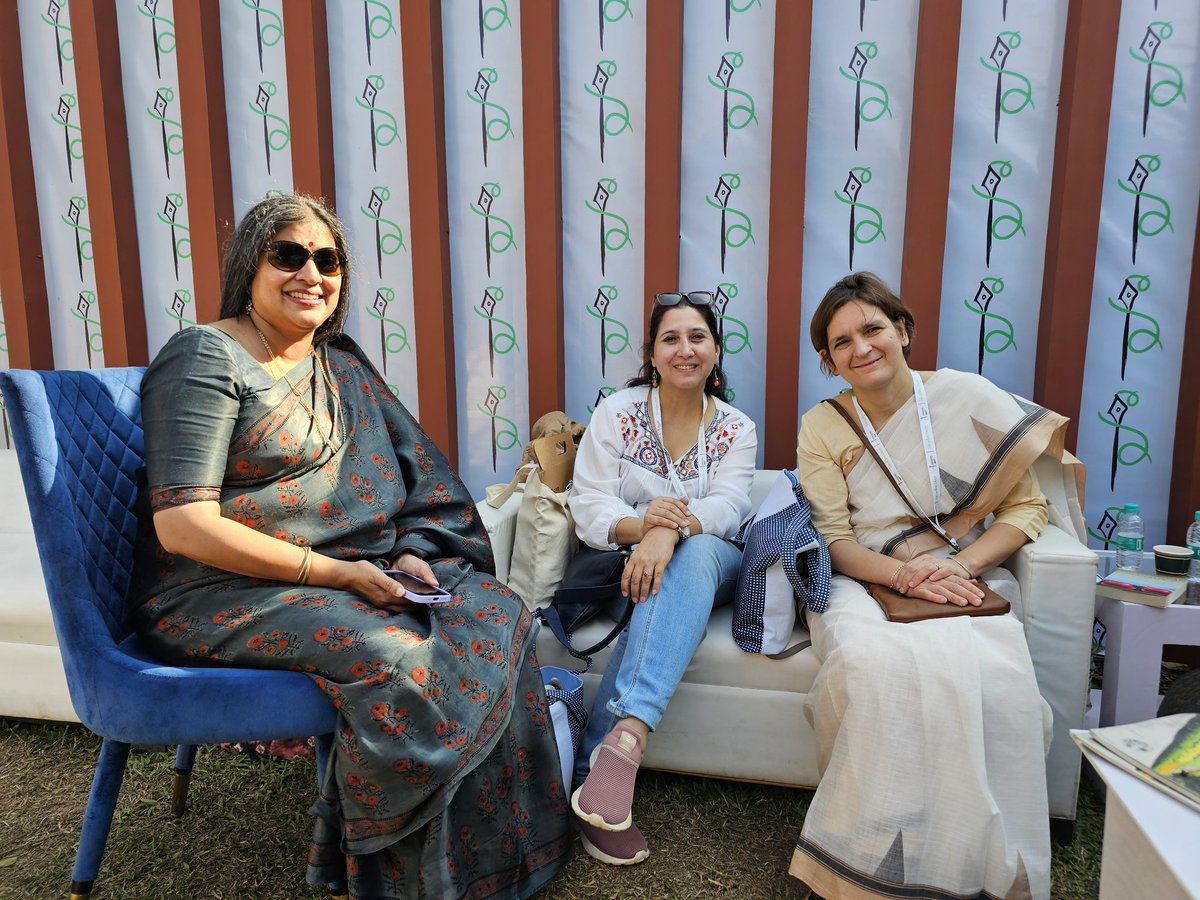 nirupamakotru's tweet photo. This is why I attend Lit fests. Where else can one meet the partner of one of your favorite authors, or a Nobel laureate whose work you admire?
Such a pleasure to listen to #LeeDurrell,wife of one of the finest conservationist-authors in English language, #GeraldDurrell, and a conservationist in her own right. Mrs Durrell had us in splits as she read out some hilarious passages from various books by the late Gerald Durrell, whose birth centenary is being celebrated this year.
Also met #EstherDuflo,joint winner of Nobel prize for Economics,2019.
Both the ladies addressed a very keen audience and I had the privilege of chatting with them one-on-one in the authors' lounge between sessions.
@itsgottobeLIT