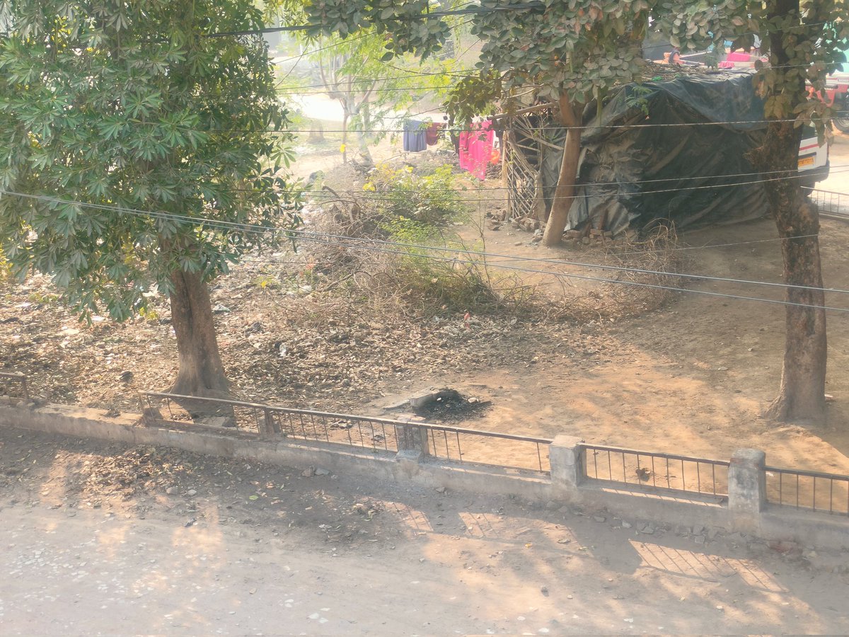 सालों से आवास विकास हंसपुरम के विकास की अनंत गाथा। कहीं कोई सुनवाई नहीं कोई कार्यवाही नहीं। हर जगह धूल और अतिक्रमण। 
<a href="/CMOfficeUP/">CM Office, GoUP</a> <a href="/UPGovt/">Government of UP</a> <a href="/myogioffice/">Yogi Adityanath Office</a> <a href="/SBM_UP/">Swachh Bharat Mission, Uttar Pradesh (Urban)</a> 
#Kanpur #SmartCity