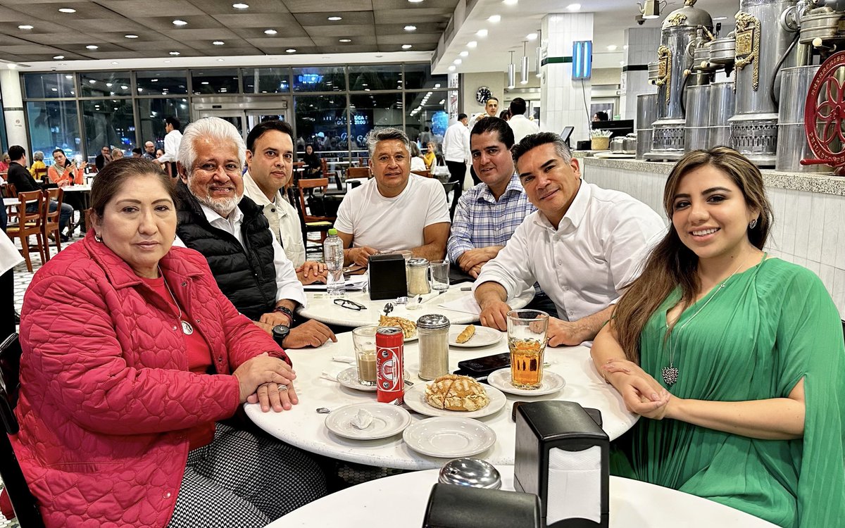 Bienvenido a Veracruz Presidente <a href="/alitomorenoc/">Alejandro Moreno</a> 🇲🇽

Iniciamos la semana con mucho entusiasmo en el <a href="/PRIVeracruz_/">CDE PRI Veracruz</a> 🏢

La presencia de nuestro líder del <a href="/PRI_Nacional/">PRI</a> nos fortalece, de cara a los comicios próximos 🗳️