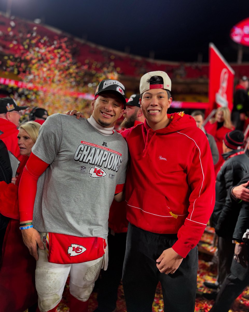 jacksonmahomes's tweet photo. That’s my bro bro!! https://t.co/84hCn7lR1a