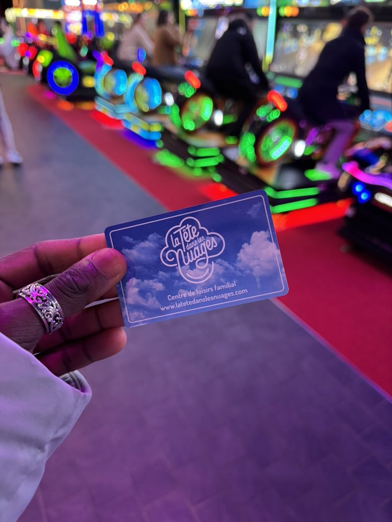 salutbrian's tweet photo. @A3_Akane D’ailleurs il font souvent leurs soirées « illimité » en gros pour 25€ tu as accès à toutes les machines en illimité toute la soirée. (habituellement il faut acheter des jetons) https://t.co/cAj7UO2bsR