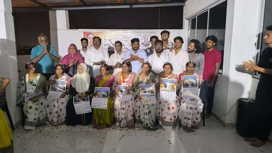 AkshayAjamani's tweet photo. ದಲಿತ ವಿದ್ಯಾರ್ಥಿ ಪರಿಷತ್ ವತಿಯಿಂದ ಸಂವಿಧಾನ ಅರಿವು ಕಾರ್ಯಕ್ರಮ ಆಚರಿಸಲಾಯಿತು....
#AkshayKumarAJ #Dvp https://t.co/JamzzzLlPx