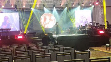 BS36487382's tweet photo. #SarahGxBambooHawaii soundcheck 🎤 
@JustSarahG @Bamboomusiclive 

📹: Jr Ordonez / 📸: Joel Tolentino https://t.co/vY37fWdODx