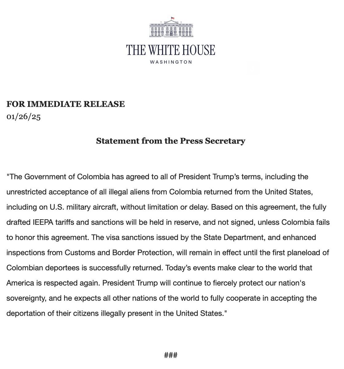 EmmaRincon's tweet image. La Casa Blanca anuncia que Petro ha decidido arrodillarse y aceptar los términos de Trump. Ha sido completamente humillado, hizo un escándalo y en menos de 24 horas ha debido retroceder. El idiota más grande en la historia de Colombia.