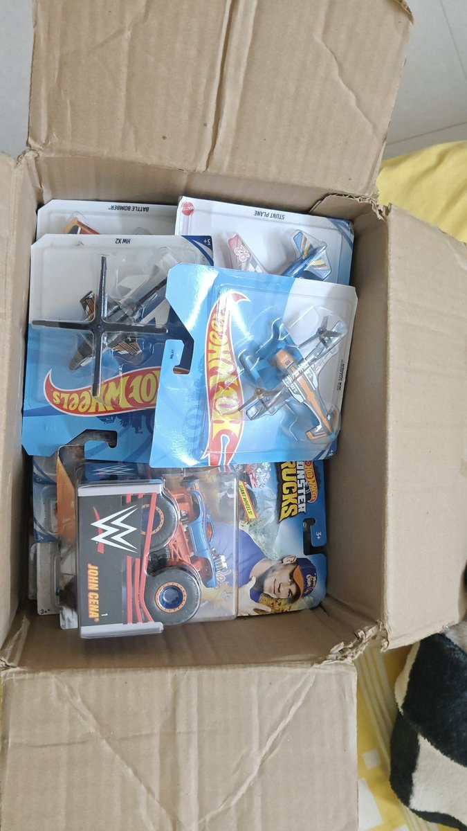 maddinluv's tweet photo. Anyone wants to buy my old hot wheels collection all unopened (29 pieces)
#hotwheels #toys #mattel https://t.co/6RGbCp9Fl7