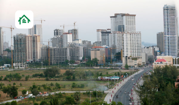 Cambodia's real estate sector is expected to improve in 2025, but growth will remain slow due to lingering economic challenges. Read more about the key factors at play: harbor-property.com/wiki/detail/17…