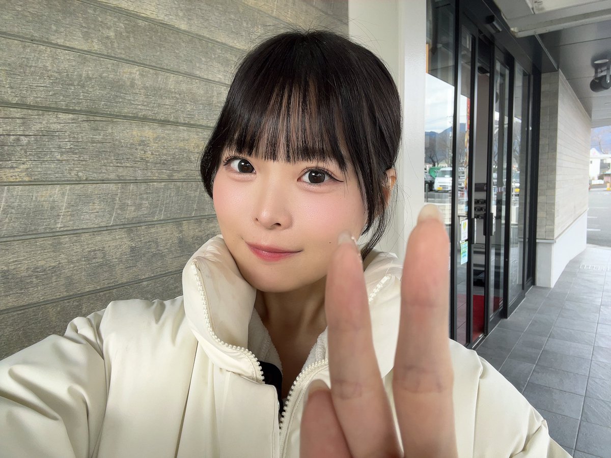 mumei_chan_5656's tweet photo. 【ジャパンニューアルファテームズ】様にて実践中です🎀

お昼頂きます🍚

スロットコーナー🎰
幅広い機種でプラス域の台確認できてます📈
モンハン4000枚/6000枚越の台ｱﾘ✨
からくり6000枚越の台ｱﾘ✨
シンエヴァ3/6プラス域✨
帰りにはもっと出てるんだろうな…😼

私も頑張ります！
 #PR https://t.co/arXMgD3POI