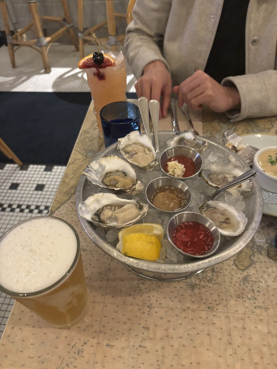 carminisluna_'s tweet photo. oyster date 🦪⭐️ https://t.co/jHywchS1wt
