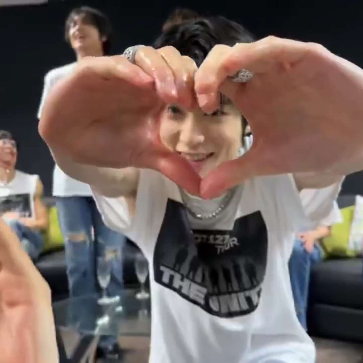 aquariusjjh's tweet image. Happy 127 Day 🫶🏻