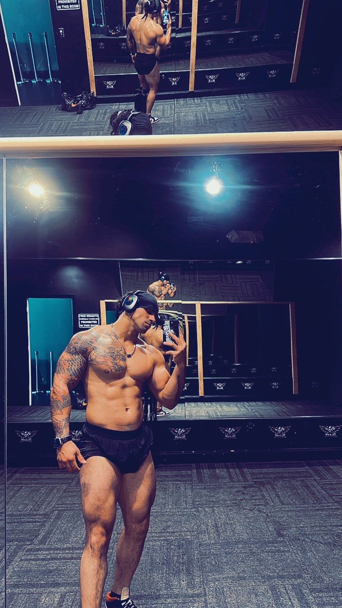OnixCaballero27's tweet photo. 💪🏾Just finished the grind—no excuses.
I will make it to WWE.
Whatever it costs-sleep, time, everything-
I'm all in.
The future is mine, and I'm coming for it.
#Relentless #WWEbound #NeverQuit #WWERaw  #prowrestling #bodybuildingmotivation @WWE @WWENXT @WWERomanReigns @TripleH https://t.co/0J2JBfKjjy