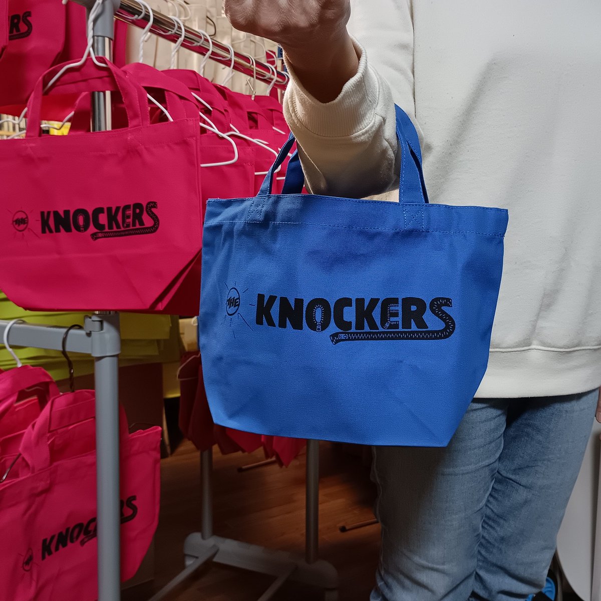 atsushiKNOCKERS's tweet photo. そして今日！
信じられないほど集客力の無いノッカーズ26歳ですが🤪、そんなことは良いのです。お客一人でもいれば全力投球、完全燃焼です。0人だったら泣いて帰ります。

ライブまず被らない月曜日
しごおわ行ける21:00スタート
誰でも1000円
どーよ！笑

リボルバーでお待ちしてますー。 https://t.co/16yAsDxHz0