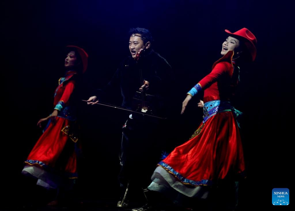 VikingsMan1993's tweet photo. 🎉🥳 Artists dazzled at the CSSAUK Chinese New Year Gala in London, celebrating the Year of the Snake. Join us in honoring tradition and culture as we welcome the Lunar New Year on January 29. 🐍✨ #CSSAUK #ChineseNewYear #YearOfTheSnake (Xinhua/Li Ying) https://t.co/3h62jWVwh2