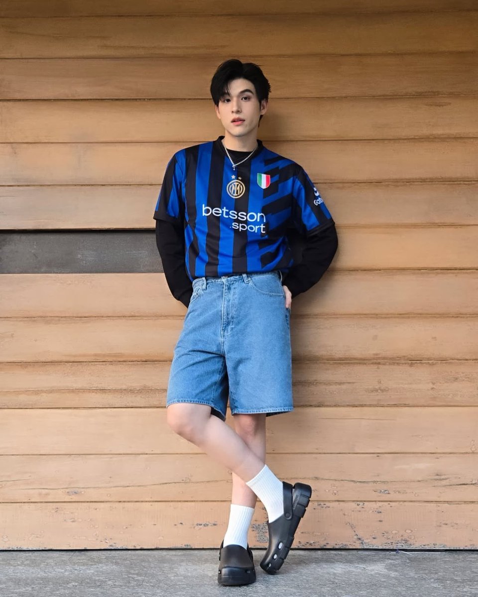 ergoquerencia's tweet photo. HE'S WEARING NANI'S GIFT WTF

and the song he used is "inter milan" WHAT THE ACTUAL FC—
#skynani #สกายนานิ https://t.co/kZBguU2fRP