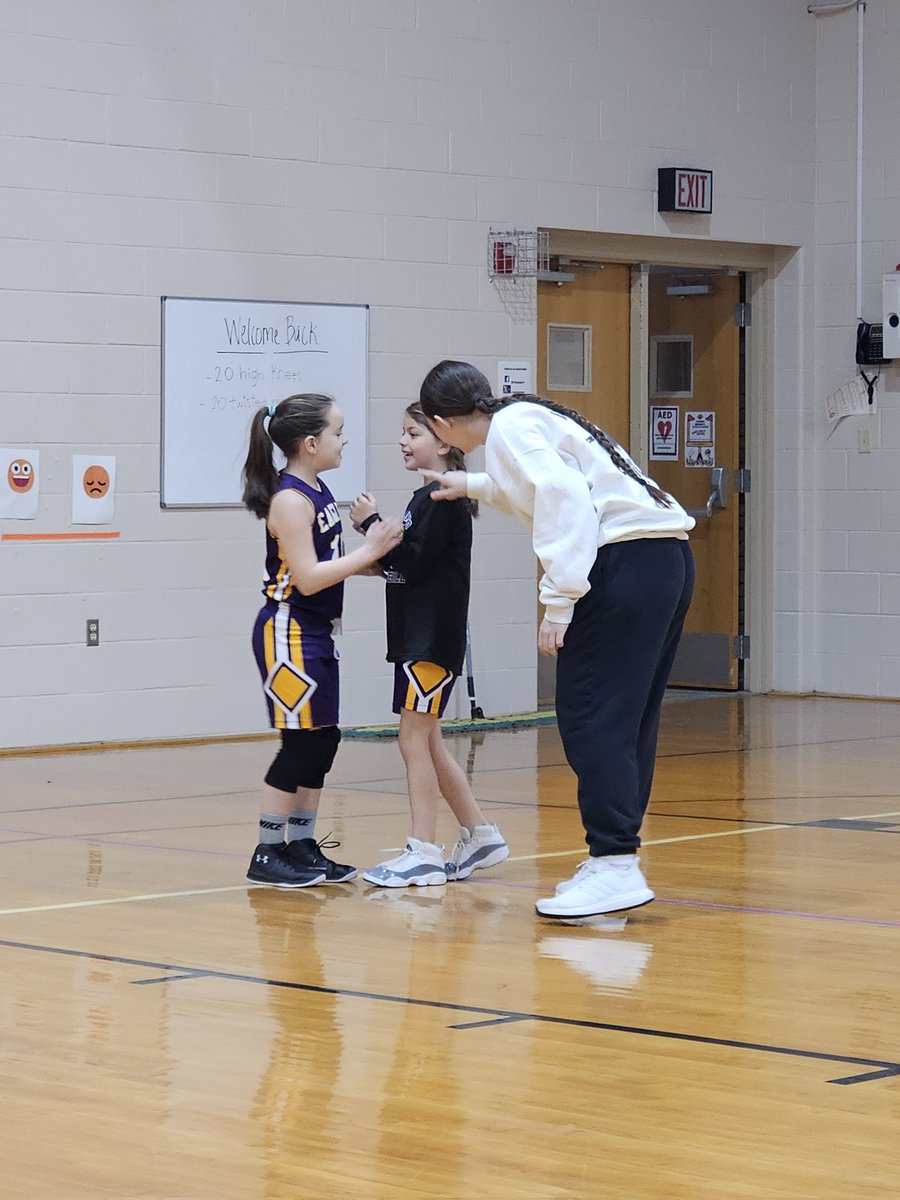 KeelyW10's tweet photo. It has been so much fun helping coach these 3rd grade Junior Eagles this season!
#civicmemorialeaglesbasketball #sihawksbluestar #junioreagles #bethaltobasketball #womensbasketball #traditiondoesntgraduate https://t.co/Cc1GA8oDJJ