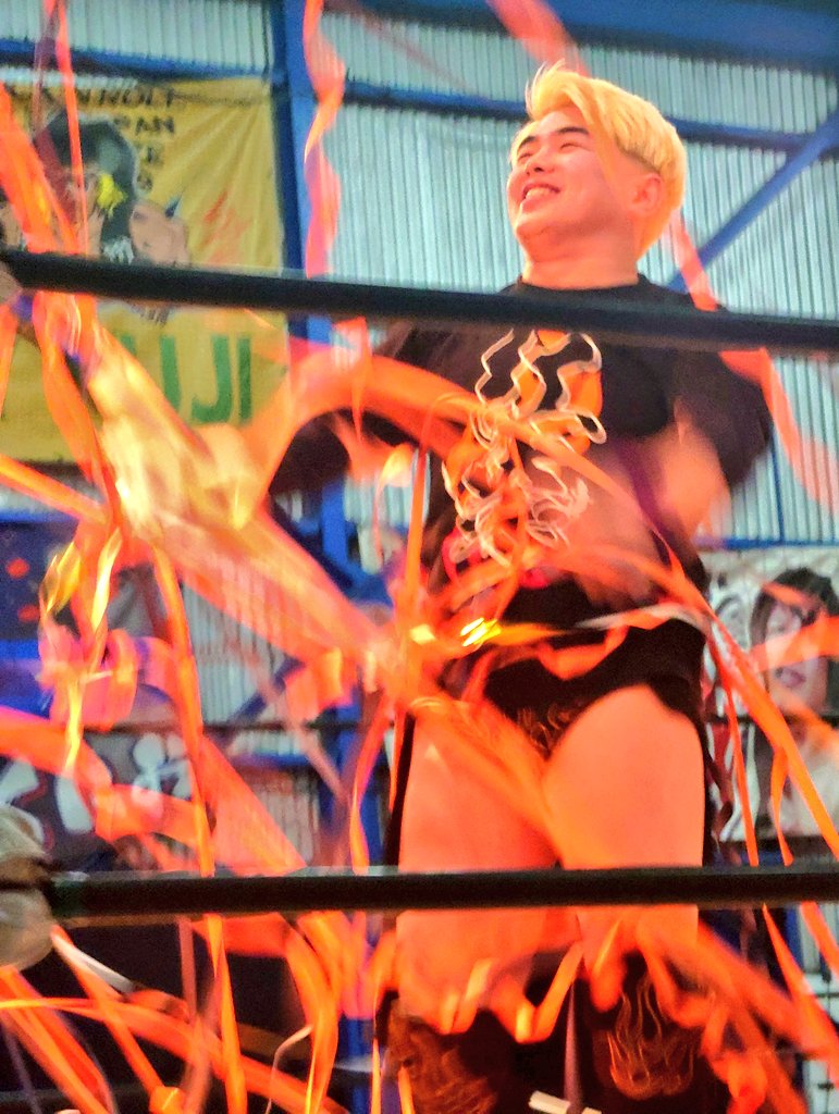 TV87941881's tweet photo. 1月26日
#2AW #GRAND_SLAM #2AWスクエア 

#紅炎 #花見達也 選手

追い込んでたんだけどなぁ😥
十嶋選手と、タッグを狙ってほしい！ https://t.co/4mCj3DYbXl