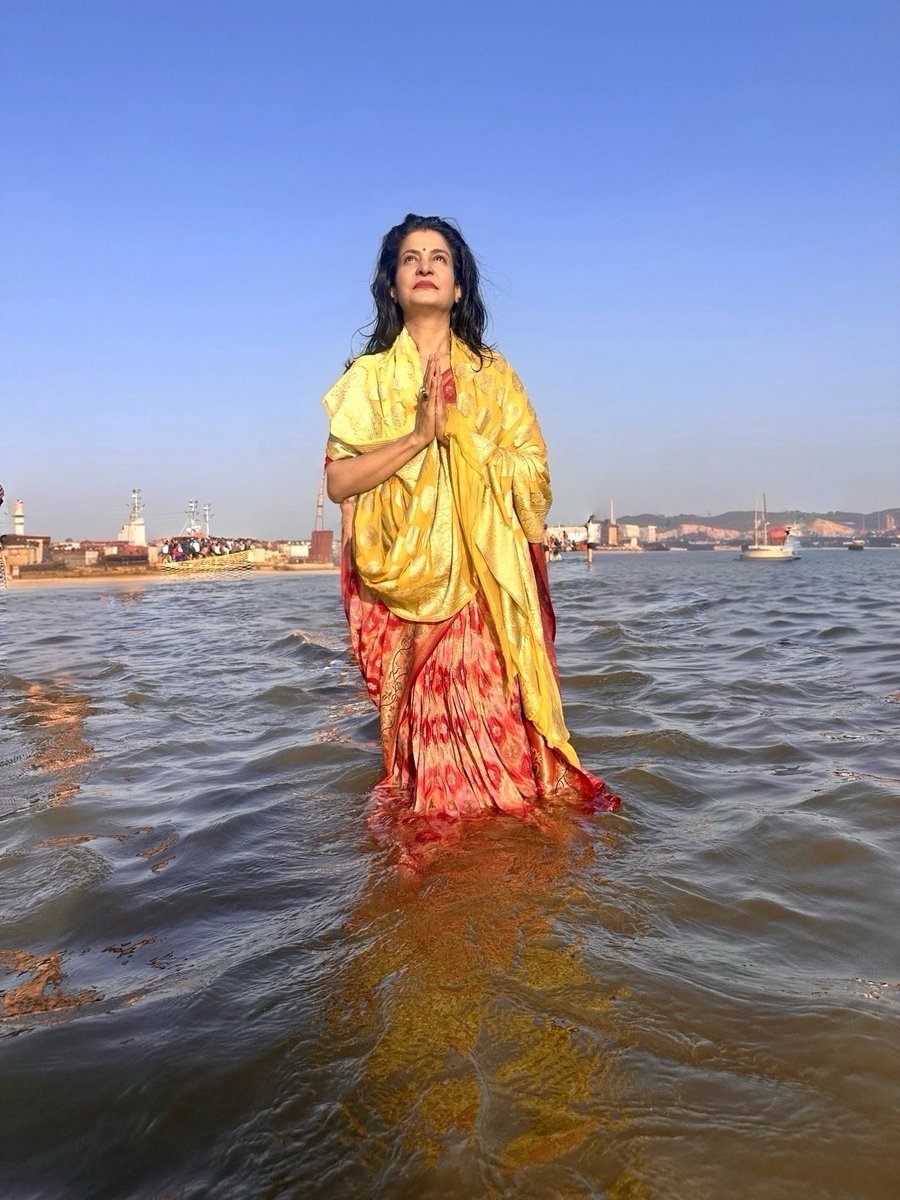 Poojakashyapfb's tweet image. सिर्फ अपने लिखे की सराहना करते रहेंगे तो पिछड़ जाएँगे।

 इसलिए देश-दुनिया के सभी लेखकों को पढ़ने की कोशिश करें।