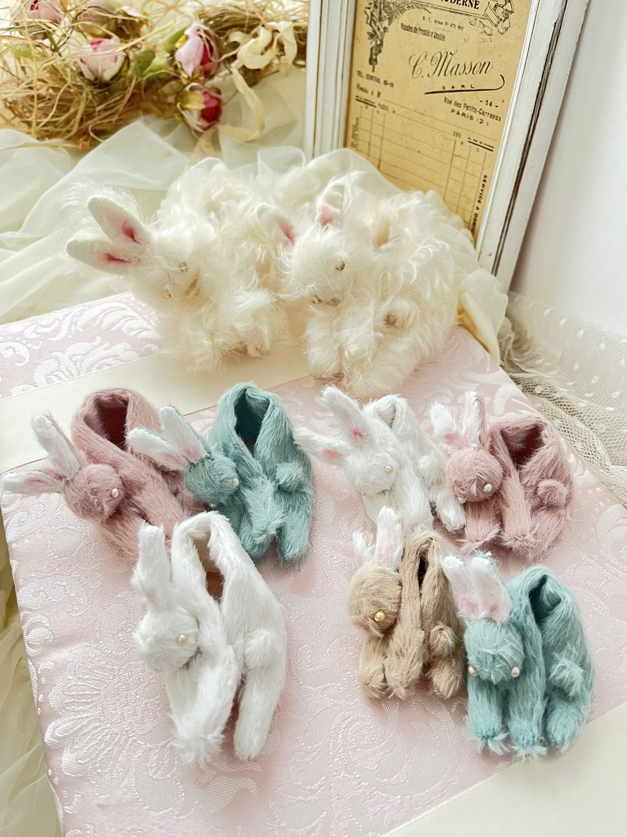 先週はアニマルショールの制作頑張りましたー☺️奥のフワフワ白兎はSDちゃんくらいのサイズ、あとはブライスちゃんくらいのサイズやimda1.7、アンティーユちゃんくらいのサイズのショールなどを出品致します❣️ブースナンバーはI-5ですのでよろしくお願い致します🥰

#ドルミス58販売