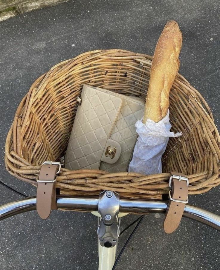 francesafetytra's tweet photo. Freshly baked and undeniably French 🥖🇫🇷 The humble baguette, a true icon of France. #BaguetteLove #FrenchClassics #France
Visit to learn about France
➡️https://t.co/wMzV3LFr0Y https://t.co/zOqTDj5wZU