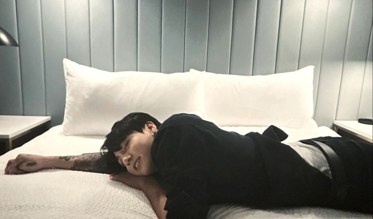 Lazily laying in bed after watching hours of dragula and also having horny thoughts