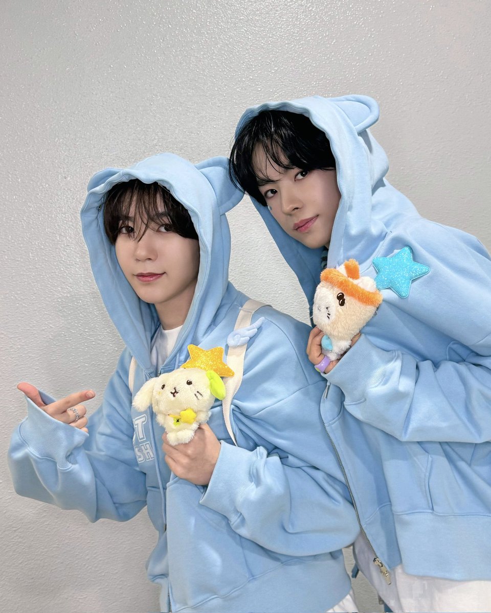 From head to toe, it’s all about that softness, 𝐜𝐡𝐢𝐥𝐥 𝐯𝐢𝐛𝐞. I think Ryo and I might as well be twins at this point—same color, same energy, just a whole 𝐯𝐢𝐛𝐞 going on.