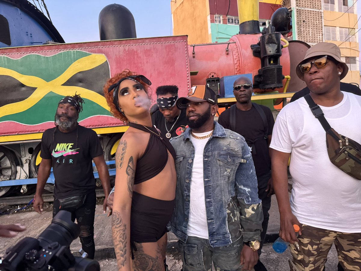 JahLove2u's tweet image. 🎶 **Rugged Boss** just dropped his new single and music video, "Run In", and the feedback has been amazing! Fans are loving the visuals and the catchy lyrics 🔥 Check it out and join the hype! #RuggedBoss #RunIn #NewMusic
youtu.be/vFSwTdNS354?si…