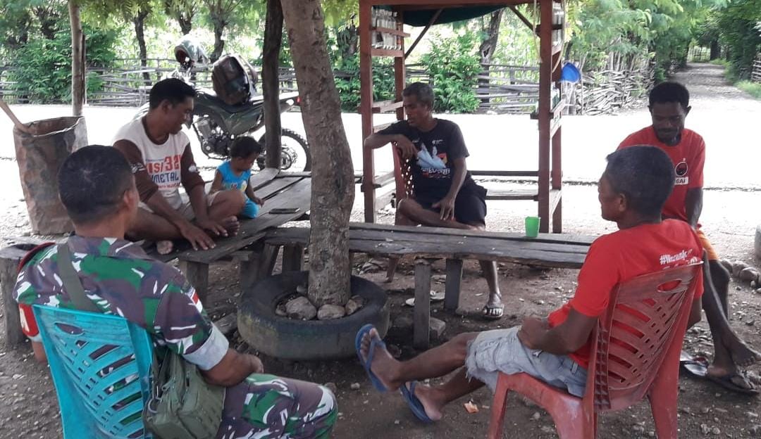 MisaRefly66458's tweet image. Babinsa Koramil 1618-06/Bian Berdayakan Petani Untuk Swasembada Pangan Di Desa Binaan. 
#Kodim 1618/TTU
#tniadmengabdidanmembangunbersamarakyat 
#tnibersamarakyat 
#TNIPRIMA #Profesional #Responsif #Integratif #Modren #Adaptif