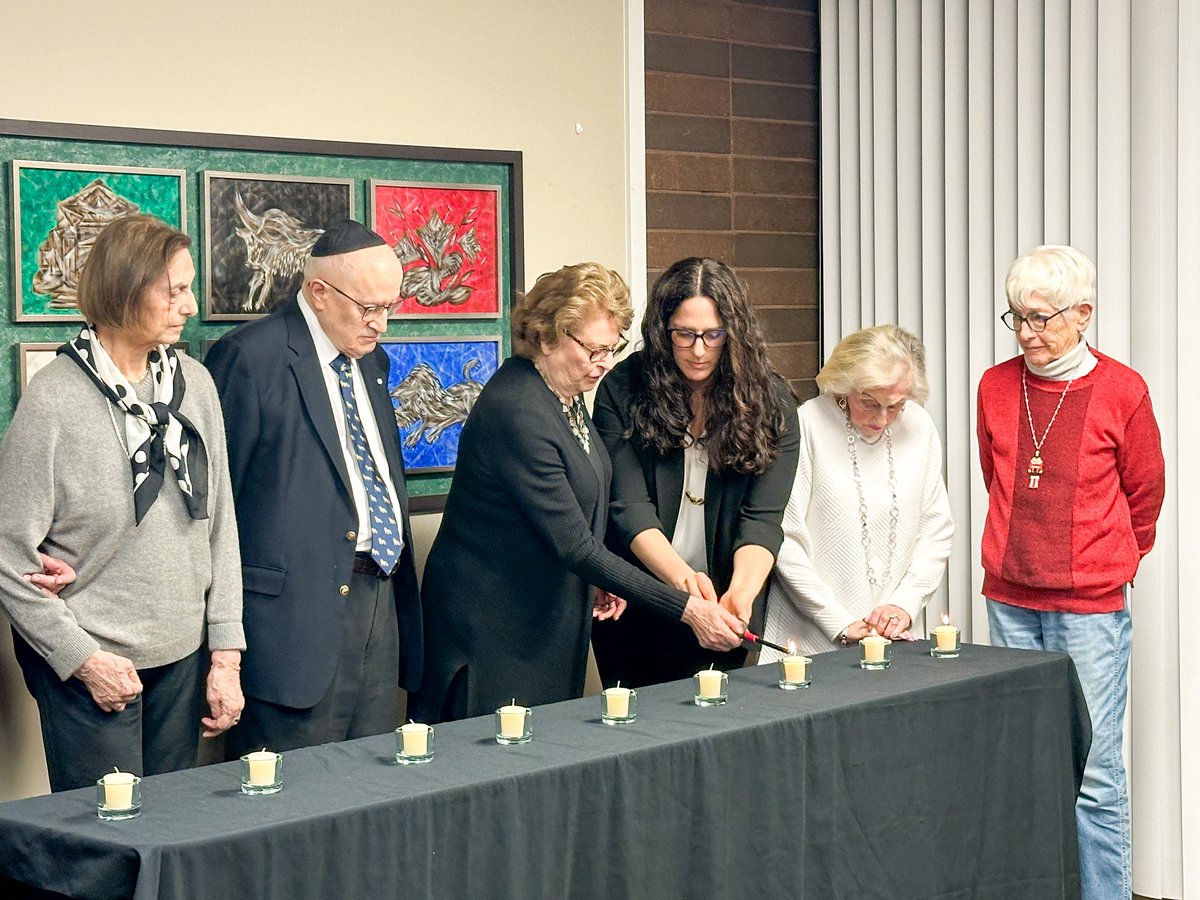 Teresa_Wat's tweet photo. Commemorating #InternationalHolocaustRemembranceDay with the #Bayit, the Vancouver Holocaust Education Centre, the @CIJAinfo, the Kehila Society of Richmond, the Jewish Federation of Greater Vancouver, and the Friends of Simon Wiesenthal Centre. @BCConservCaucus https://t.co/tw6pZIsxZn