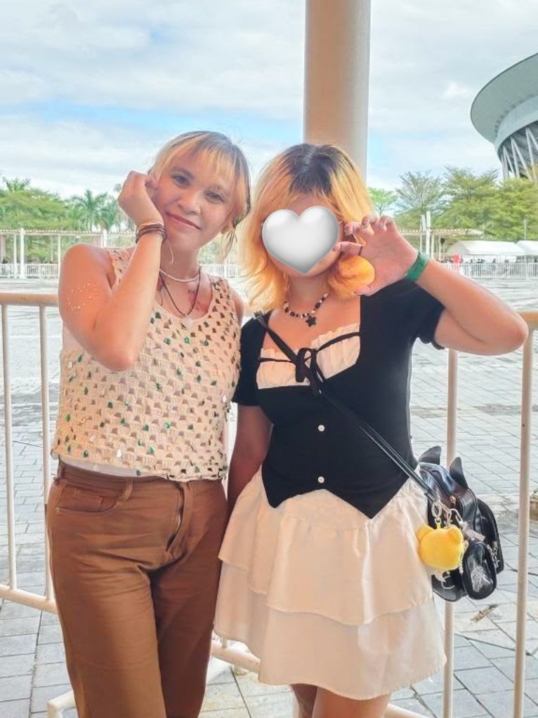 ujihanboos's tweet photo. from anime convention to seventeen concert buddy?? still amazes me to this day how long we've been friends! ily always, @soonihae!! see u again soon~ https://t.co/u4QXvRWI4s