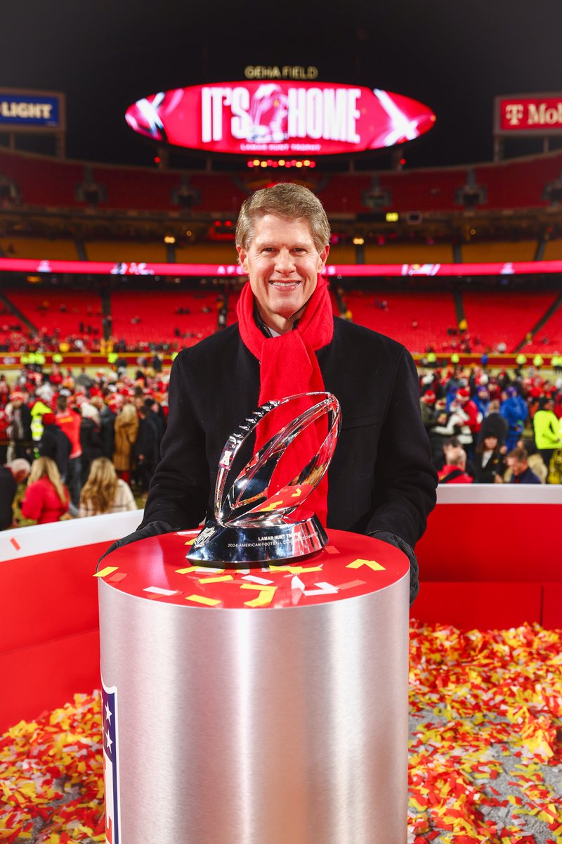 Chiefs's tweet photo. The Lamar Hunt Trophy is staying where it belongs. https://t.co/TCN9RjBOJI