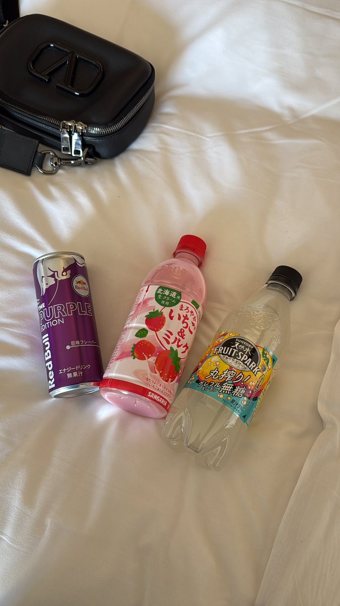 Landed in Sapporo📍

Im looking to try some japanese snacks and drinks please recommend me some good ones🍜