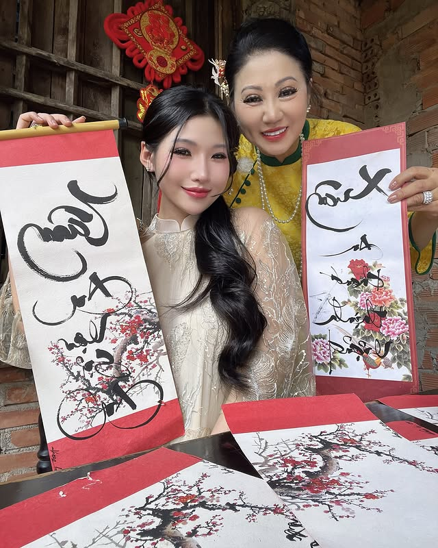 kdittenss's tweet photo. Xuân đến rồii ! https://t.co/z8Ctsqmu77