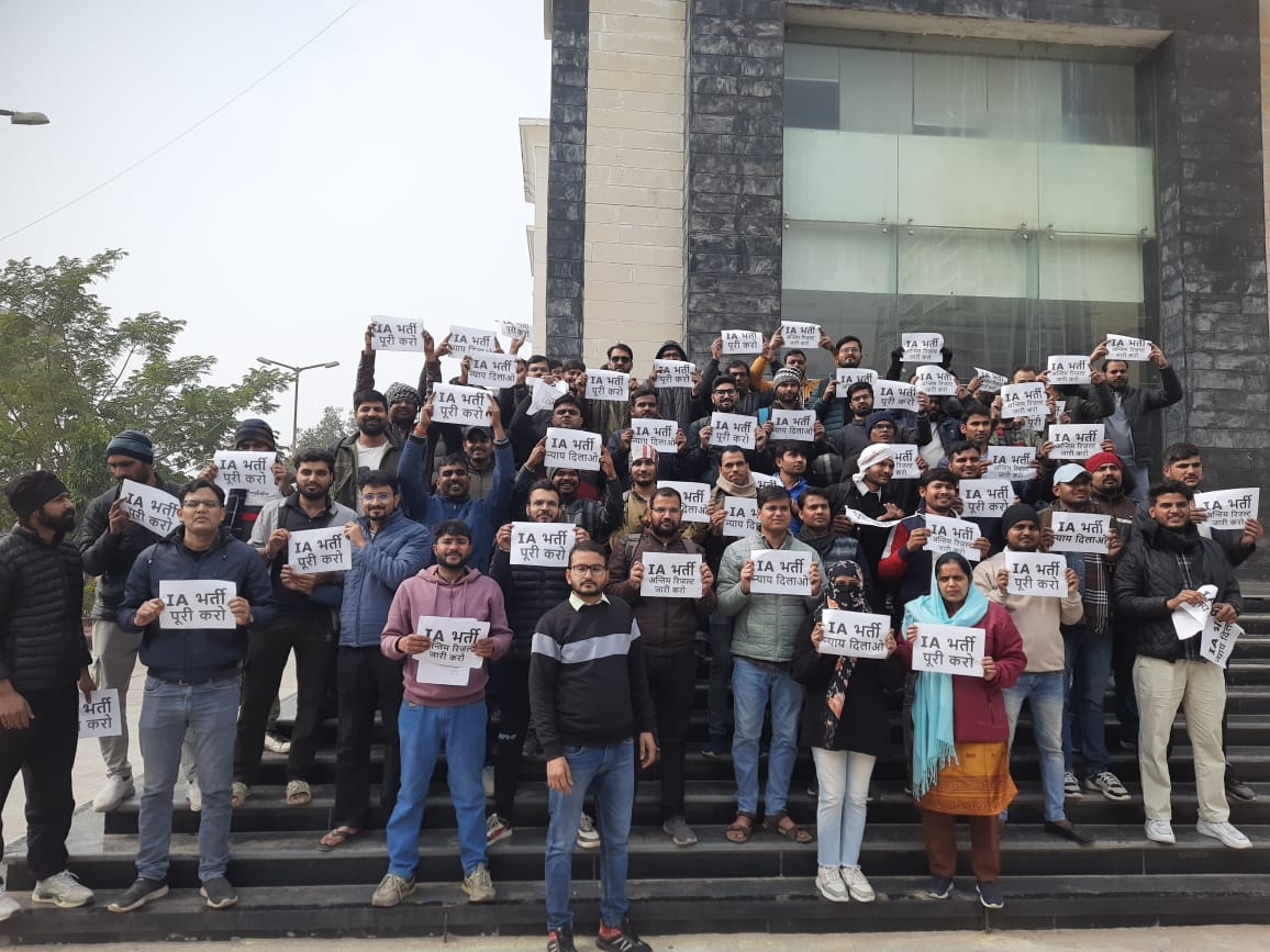 Hiteshuday1's tweet photo. कल की सुनवाई में सूचना सहायक भर्ती को कोर्ट केस मुक्त कर जल्दी से जल्दी फाइनल परिणाम जारी करें,
@DoITCRaj @alokrajRSSB @Ra_THORe
@RajGovOfficial @BhajanlalBjp 
#IA_न्यायिक_बाधा_हटाओ 
#IA_फाइनल_परिणाम_जारी_करो https://t.co/OuiCXNaRjT