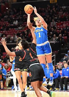 Photoloaf's tweet photo. Earlier today UCLA’s Kiki Rice (Sidwell Friends) puts up 2 of her 19 points against Maryland. #1 UCLA remains undefeated at 20-0 in the B1G handing the Terps a 82-67 loss in CP.  @mymcmedia @SidwellFriends https://t.co/zRJQTC7A9N