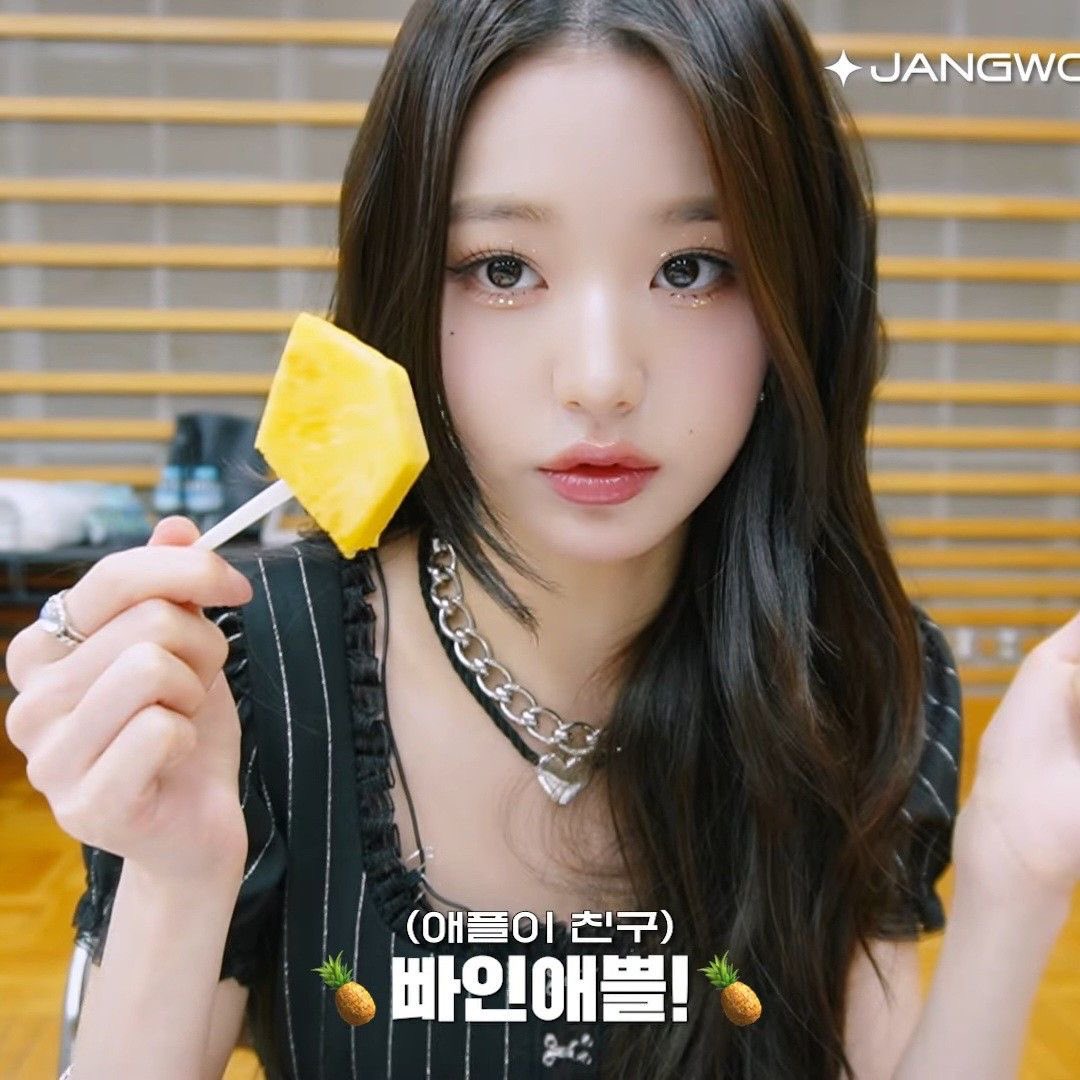 YN03042's tweet photo. 장어녕 방학때 마트서 시식알바 하는데 안요딘 맨날 와서 시식하면서 어째 음식은 보지도 않고 녕 얼굴만 뚫어져라 보다가 카트 가득 채워서 사감 덕분에 이달의 판매왕 되는 녕 https://t.co/wevMHx0sHo