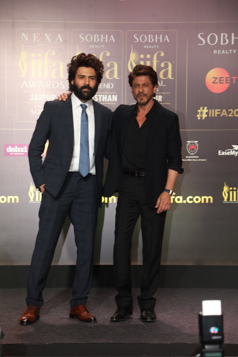 SaymaKh32639264's tweet photo. #IIFAAwards 2025 Jaipur Press Conference ShahRukh Khan, Kartik Aryan, Nora Fatehi, Diya Kumari
#shahrukhkhan #kartikaaryan #norafatehi #divyakumari #totalfilmi #bollywood https://t.co/vx9tIbUPQU