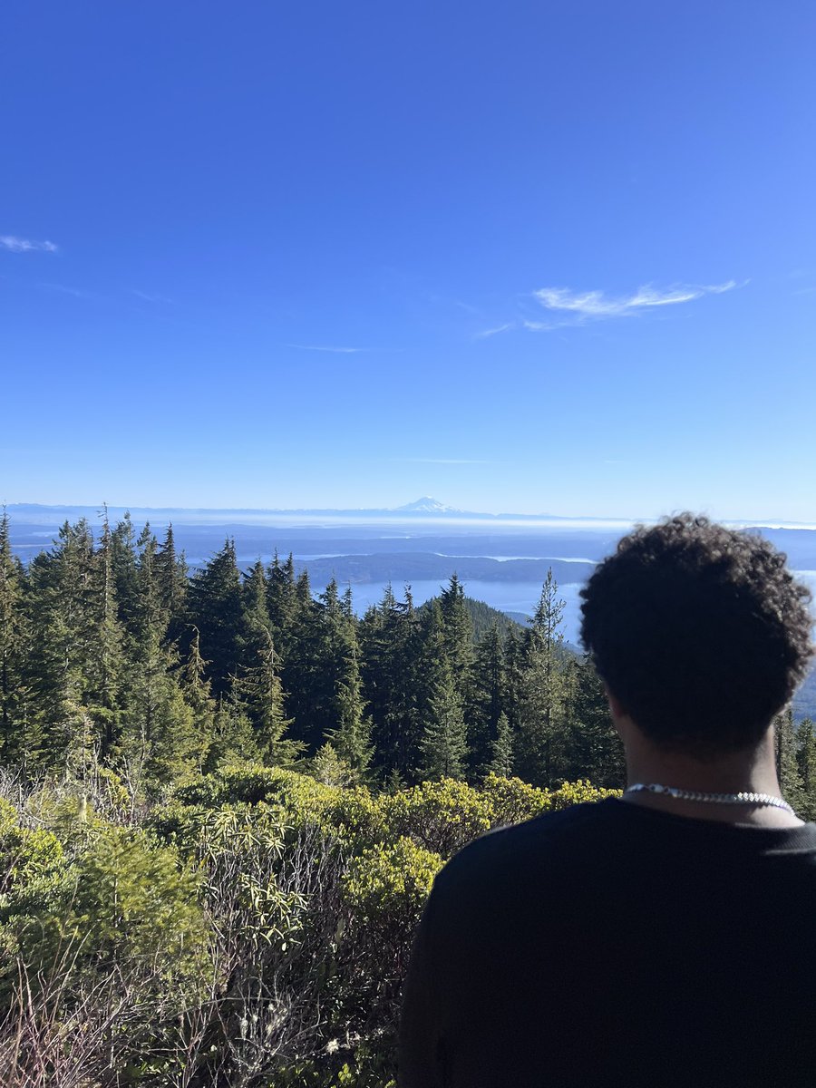 kharitimbits's tweet photo. Hiking is cool? https://t.co/TdOHOaymB7